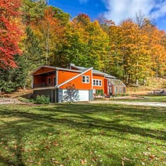 Winter Lore – 4BR Vermont Getaway | Hot Tub, Game Room & Pet Friendly.