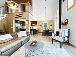 The Mendon House - Outdoor Hot Tub - Minutes to Killington/Pico