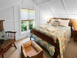 Pond View Cabin-Rustic 2 Bedroom-Sleeps 4