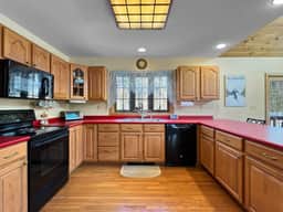 Beechwood Home - 4 Bedrooms and 3 Baths, sleeps 10