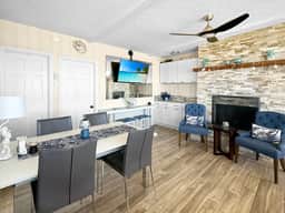 Admiral's Quarter: Cozy 2-bedroom, beachfront condo with stunning sunset view