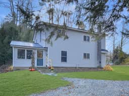 The Rosewood – Vermont Lake Cottage Near Crystal Beach & Killington Skiing
