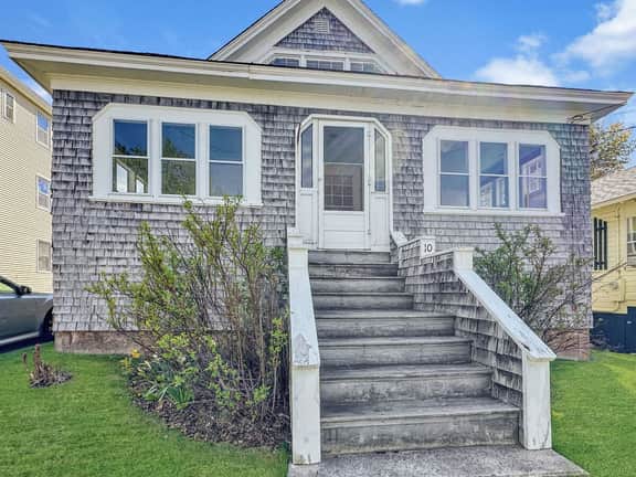Cozy Cottage by the Sea - Y67  Classic New England cottage close to the beach