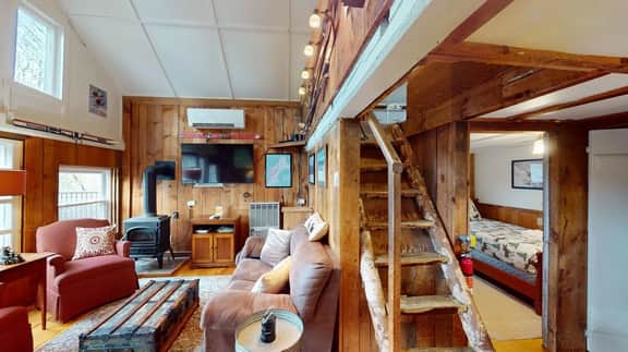 Pond View Cabin-Rustic 2 Bedroom-Sleeps 4