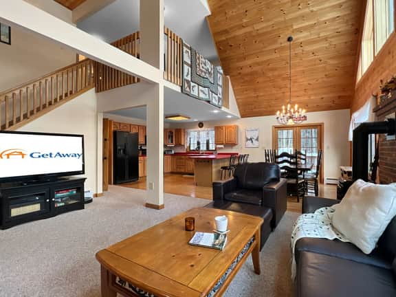 Beechwood Home - 4 Bedrooms and 3 Baths, sleeps 10