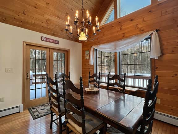 Beechwood Home - 4 Bedrooms and 3 Baths, sleeps 10