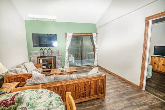 Gateway Condo Unit 25 - 12 to 15 minute drive to Killington Mountain