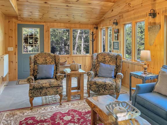 The Rosewood – Vermont Lake Cottage Near Crystal Beach & Killington Skiing