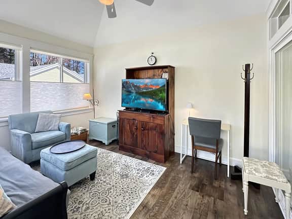 Seaglass Village 206 - Moody Bee