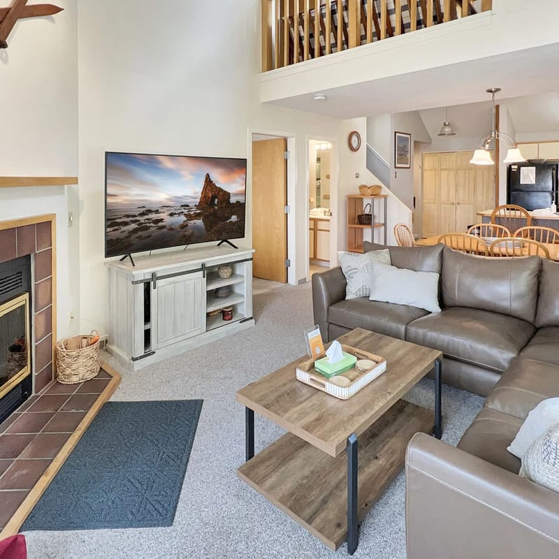 Woods  Resort Village 10 Cozy Killington Escape –1BR + Loft, Fireplace, Pool & Hot Tub Access