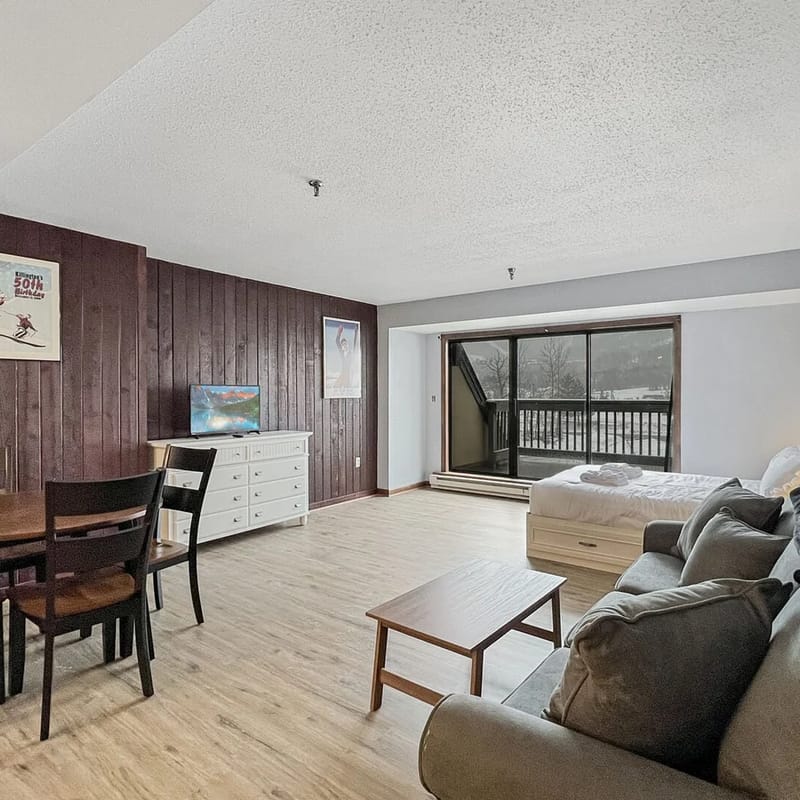 Mt Green 3-F04 | Studio Condo
